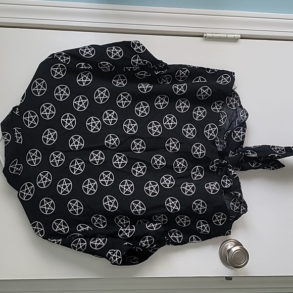 Spencer Gifts Womens Pentagon Shirt - Picture 3 of 3